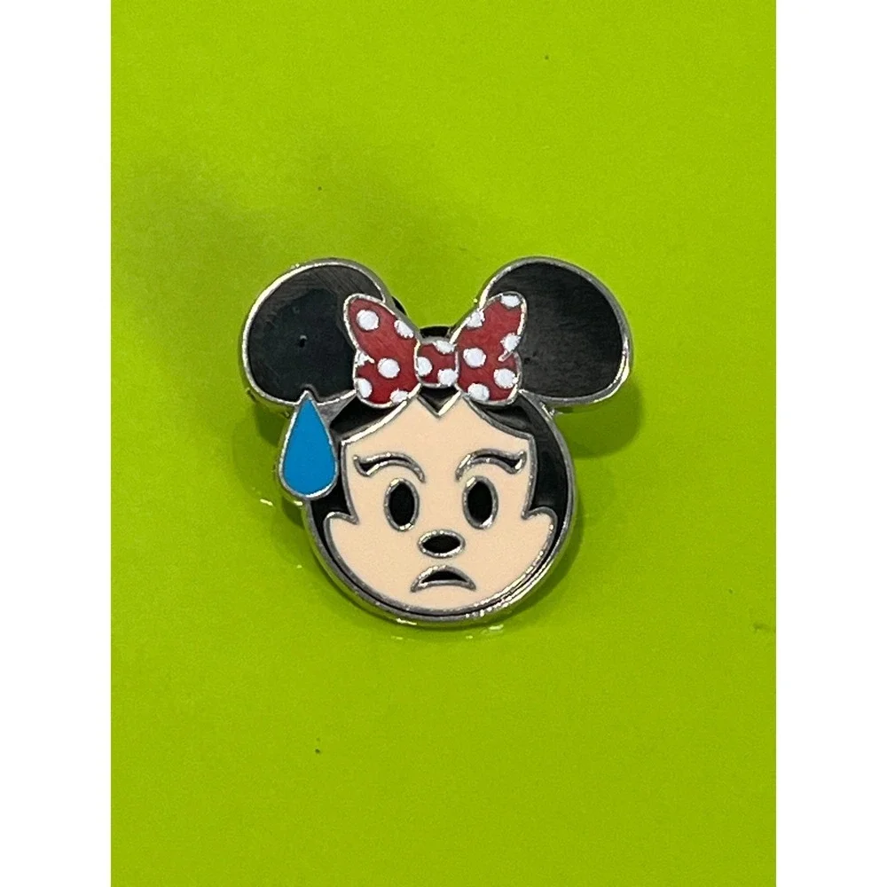 Disney Parks Minnie Mouse Emoji Worried Crying Enamel Trading Pin 2017 FAC000122